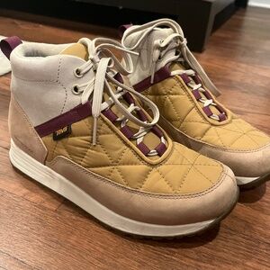 Tan Teva hiking boots